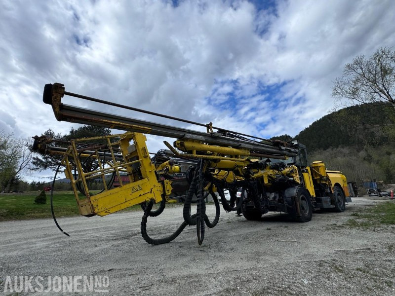 2015 Atlas Copco Boomer M2C - Gruve- og tunellborerigg - 2 boms rigg med personkurv - Пробивна машина: снимка 3 2015 Atlas Copco Boomer M2C - Gruve- og tunellborerigg - 2 boms rigg med personkurv - Пробивна машина: снимка 3