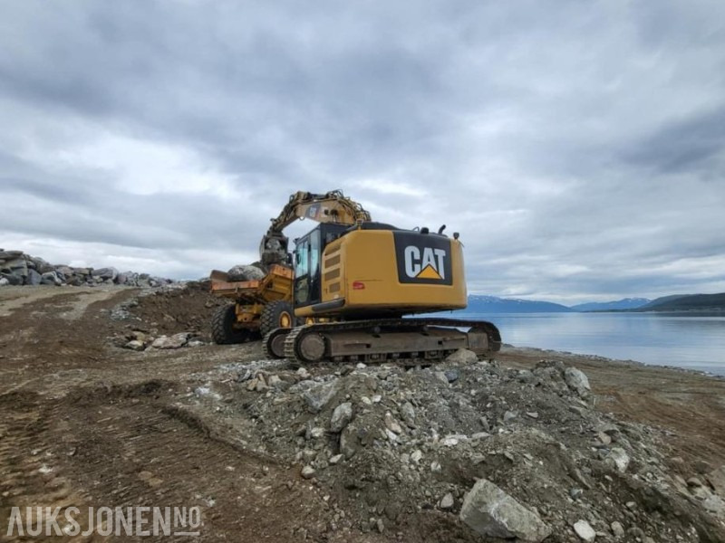 2015 Cat 320E LRR - Beltegraver - 2 skuffer - Багер: снимка 4 2015 Cat 320E LRR - Beltegraver - 2 skuffer - Багер: снимка 4