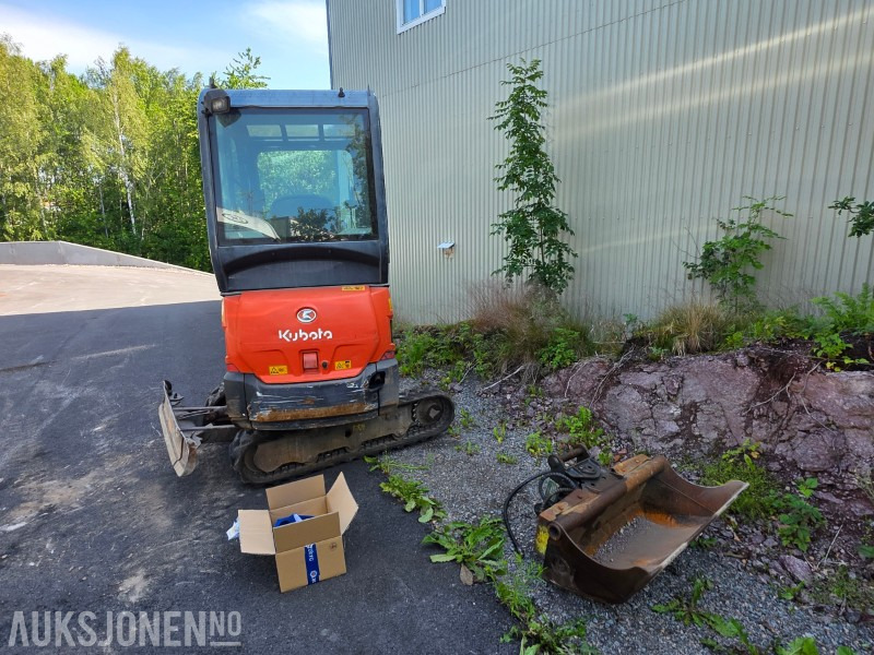 2015 Kubota KX019-4 Minigraver med grave og pusseskuff - Мини багер: снимка 4 2015 Kubota KX019-4 Minigraver med grave og pusseskuff - Мини багер: снимка 4