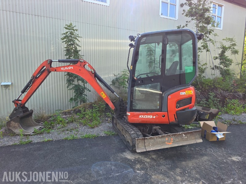 2015 Kubota KX019-4 Minigraver med grave og pusseskuff - Мини багер: снимка 1 2015 Kubota KX019-4 Minigraver med grave og pusseskuff - Мини багер: снимка 1