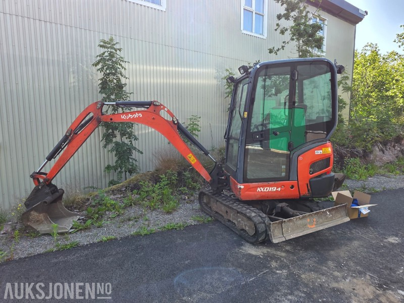 2015 Kubota KX019-4 Minigraver med grave og pusseskuff - Мини багер: снимка 2 2015 Kubota KX019-4 Minigraver med grave og pusseskuff - Мини багер: снимка 2