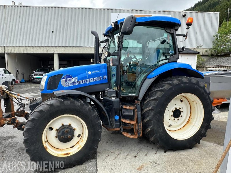 2015 New Holland T6.140 m/snøplog og strøkasse, 1789 timer - Трактор: снимка 2 2015 New Holland T6.140 m/snøplog og strøkasse, 1789 timer - Трактор: снимка 2