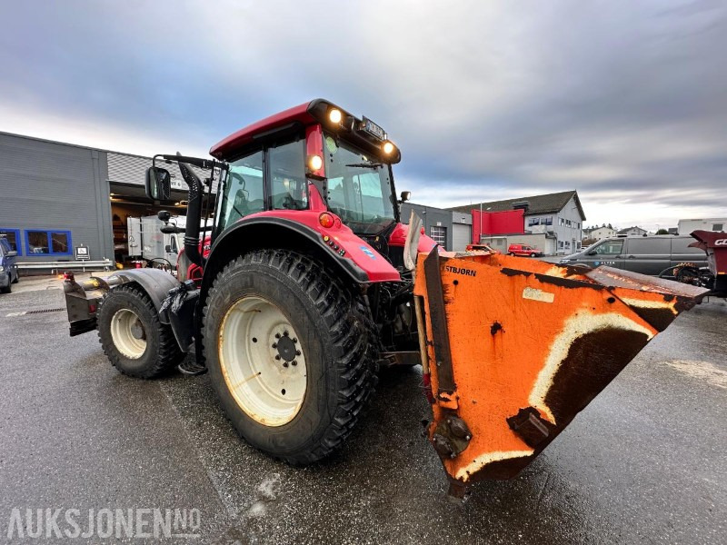 2015 Valtra N143 Direct (50 km/t) med snøskjær, strøer og kantklipper m/aggregat - Трактор: снимка 3 2015 Valtra N143 Direct (50 km/t) med snøskjær, strøer og kantklipper m/aggregat - Трактор: снимка 3