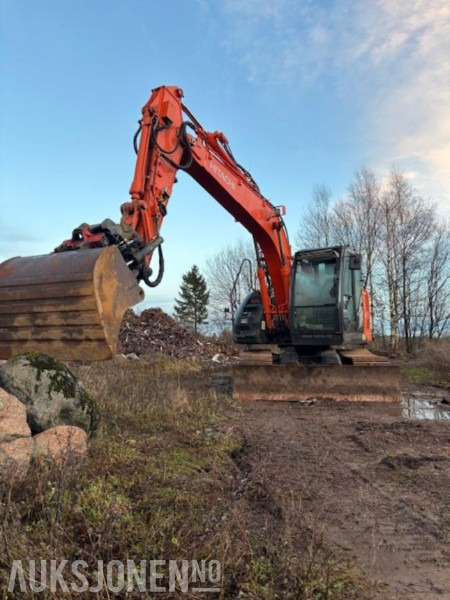 2016 Hitachi ZX135US-58 Beltegraver - Rotortilt - 3 skuffer - Багер: снимка 3 2016 Hitachi ZX135US-58 Beltegraver - Rotortilt - 3 skuffer - Багер: снимка 3