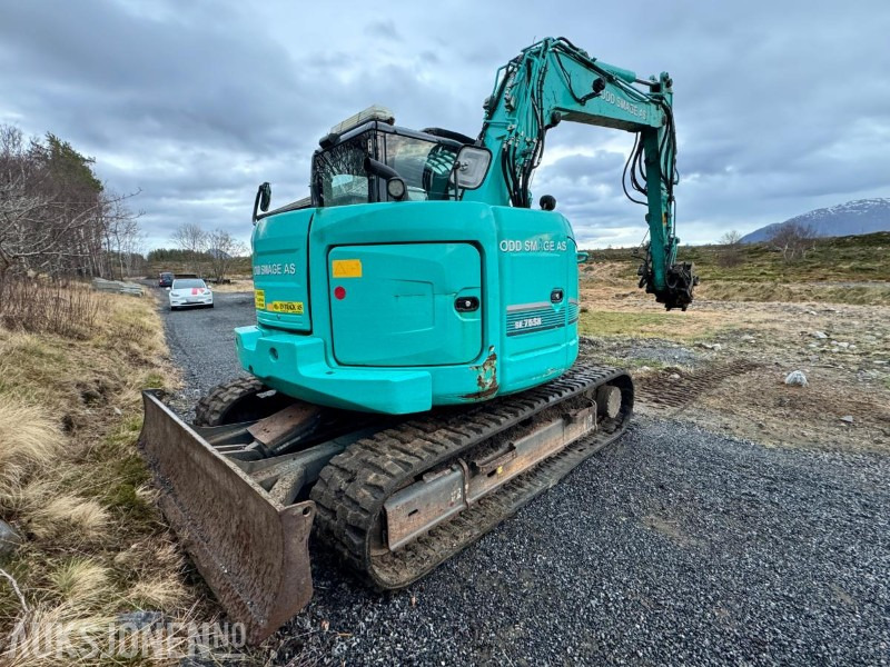2016 Kobelco SK75SR-3E - 8,5 tonns gravemaskin med gummibelter - Tiltrotator - Pusskuffe - Bunkringspumpe - Sentralsmøring - Sertifisert - Багер: снимка 4 2016 Kobelco SK75SR-3E - 8,5 tonns gravemaskin med gummibelter - Tiltrotator - Pusskuffe - Bunkringspumpe - Sentralsmøring - Sertifisert - Багер: снимка 4