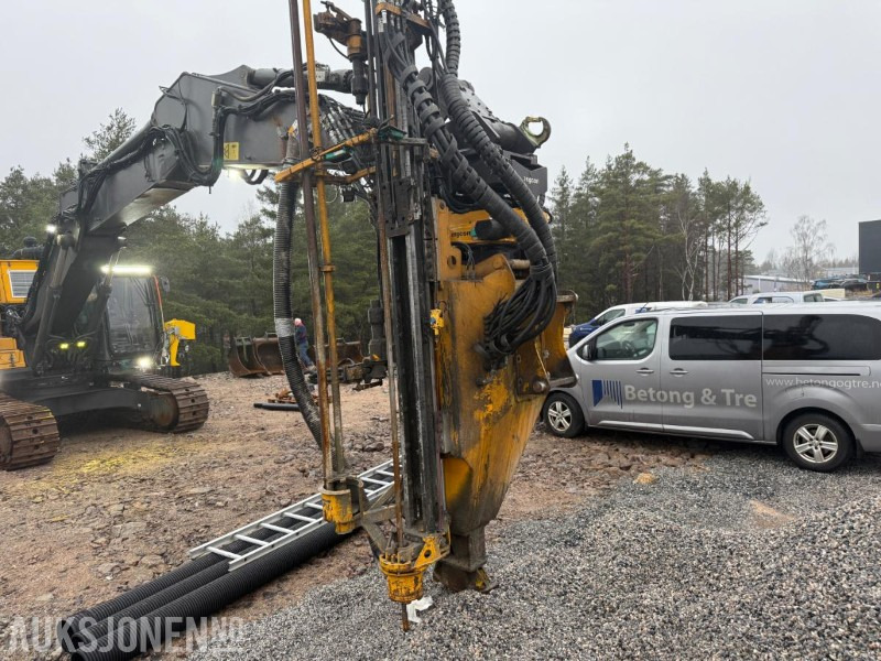Верижен багер 2016 VOLVO EC300EL BELTEGRAVER M/BORTÅRN - SERVICEHISTORIKK - ENGCON TILTROTATOR - MASKINSTYRING - SENTRALSMØRING.: снимка 16 Верижен багер 2016 VOLVO EC300EL BELTEGRAVER M/BORTÅRN - SERVICEHISTORIKK - ENGCON TILTROTATOR - MASKINSTYRING - SENTRALSMØRING.: снимка 16