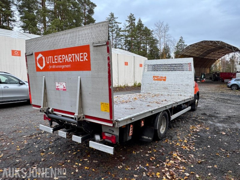 2017 Iveco Daily planbil med bakløfter / rep objekt - Бордови камион: снимка 5 2017 Iveco Daily planbil med bakløfter / rep objekt - Бордови камион: снимка 5