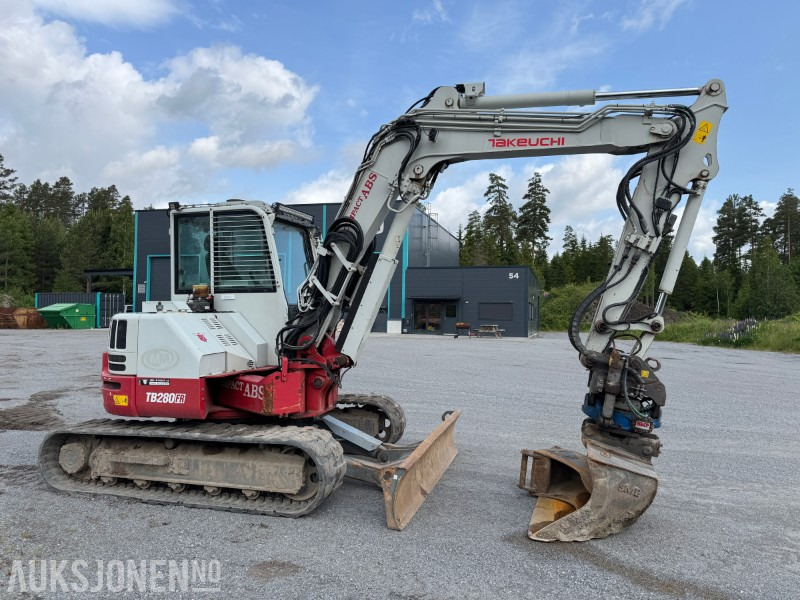 2018 Takeuchi TB280FR – 8,5-tonns gravemaskin med Side-to-Side Boom, tilt, sentralsmøring og 2 skuffer - Багер: снимка 5 2018 Takeuchi TB280FR – 8,5-tonns gravemaskin med Side-to-Side Boom, tilt, sentralsmøring og 2 skuffer - Багер: снимка 5