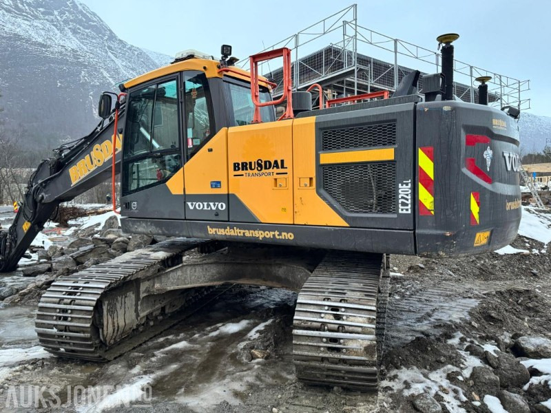 Багер 2018 Volvo EC220EL gravemaskin - GPS - Tiltrotator - Sentralsmøring - Bunkringspumpe - Graveskuffe - Pusskuffe - Sertifisert til mai 2026: снимка 7