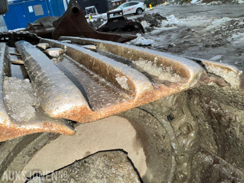 Багер 2018 Volvo EC220EL gravemaskin - GPS - Tiltrotator - Sentralsmøring - Bunkringspumpe - Graveskuffe - Pusskuffe - Sertifisert til mai 2026: снимка 10