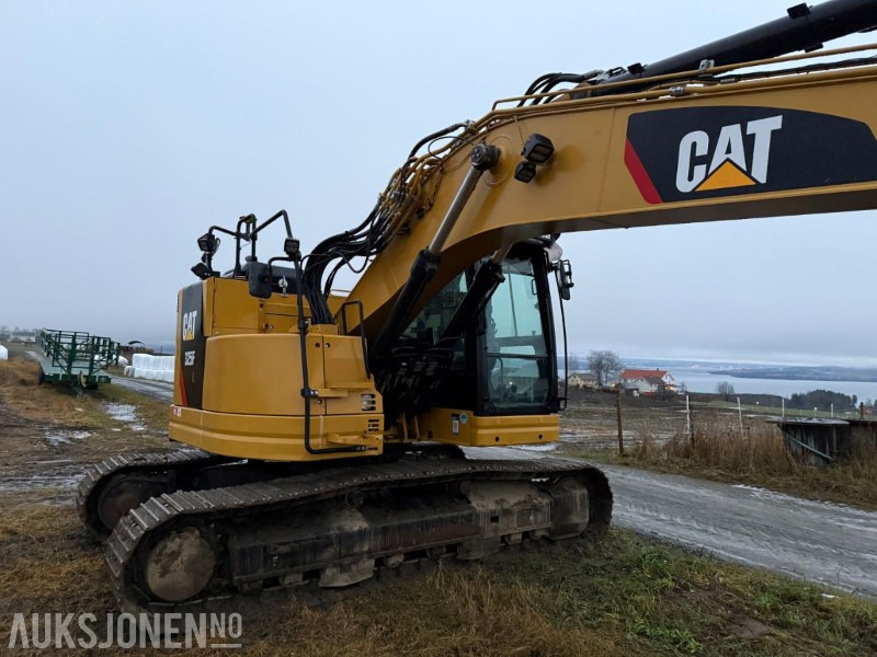 2019 Cat 325L m/Engcon tiltrotator, Gps og 2 skuffer - Багер: снимка 4 2019 Cat 325L m/Engcon tiltrotator, Gps og 2 skuffer - Багер: снимка 4