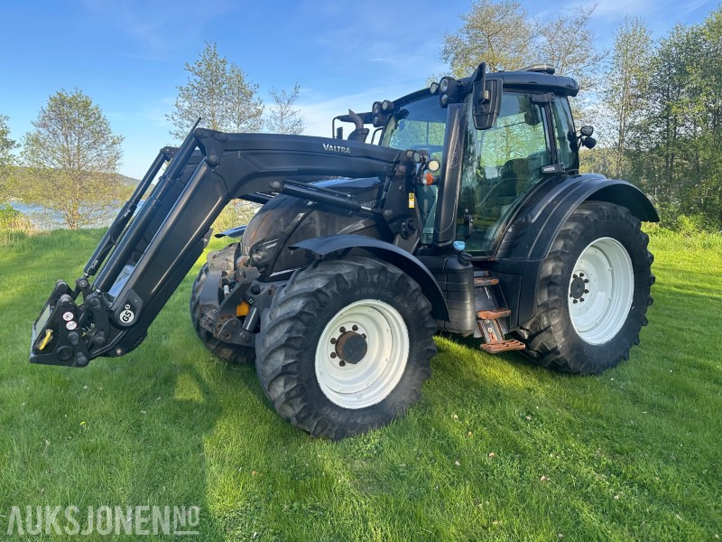 2019 Valtra N174 med frontlaster og mye utstyr - Трактор: снимка 1 2019 Valtra N174 med frontlaster og mye utstyr - Трактор: снимка 1