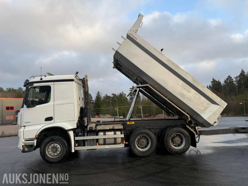 Самосвал камион 2020 Mercedes-Benz Arocs 2653 DUMPERBIL - GULLAVTALE - LAV KM.: снимка 11 Самосвал камион 2020 Mercedes-Benz Arocs 2653 DUMPERBIL - GULLAVTALE - LAV KM.: снимка 11