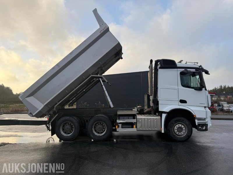 Самосвал камион 2020 Mercedes-Benz Arocs 2653 DUMPERBIL - GULLAVTALE - LAV KM.: снимка 10 Самосвал камион 2020 Mercedes-Benz Arocs 2653 DUMPERBIL - GULLAVTALE - LAV KM.: снимка 10