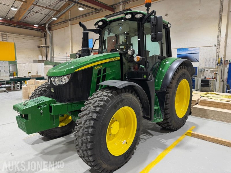 2023 John Deere 6100M TRAKTOR MED 2 SETT HJUL, KUN 1543 TIMER - Трактор: снимка 1 2023 John Deere 6100M TRAKTOR MED 2 SETT HJUL, KUN 1543 TIMER - Трактор: снимка 1