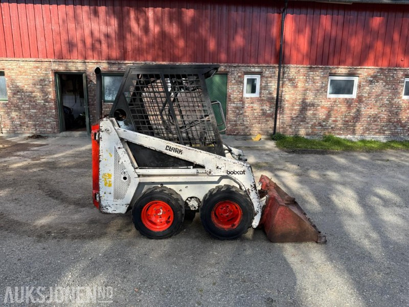 Bobcat Kompaktlaster med skuffe - Мини челен товарач: снимка 4 Bobcat Kompaktlaster med skuffe - Мини челен товарач: снимка 4