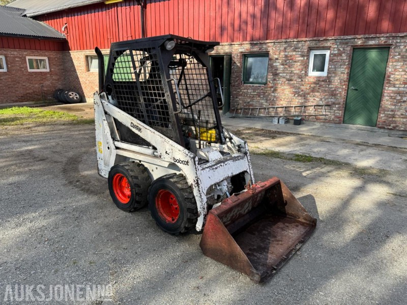 Bobcat Kompaktlaster med skuffe - Мини челен товарач: снимка 3 Bobcat Kompaktlaster med skuffe - Мини челен товарач: снимка 3