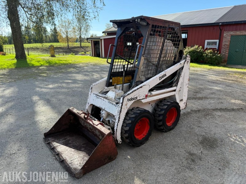 Bobcat Kompaktlaster med skuffe - Мини челен товарач: снимка 1 Bobcat Kompaktlaster med skuffe - Мини челен товарач: снимка 1