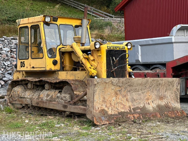 Cat D5 Bulldoser // doser - Строително оборудване: снимка 1 Cat D5 Bulldoser // doser - Строително оборудване: снимка 1