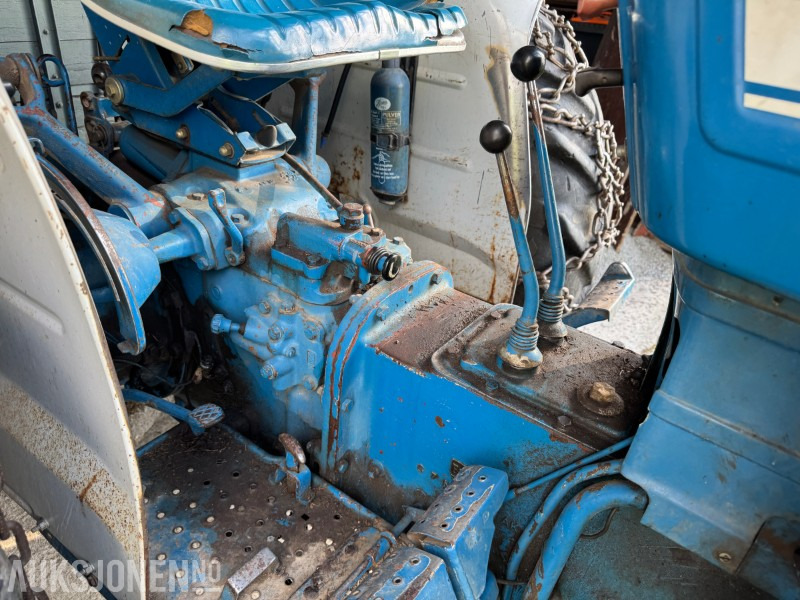 Трактор DØDSBO FRA SMÅBRUK MED 1970 FORD 3000, MASSE UTSTYR OG VERKSTEDSUTSTYR: снимка 7
