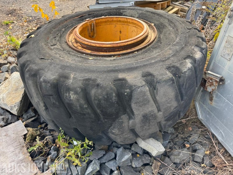 Dekk og felg til hjullaster - Строително оборудване: снимка 2 Dekk og felg til hjullaster - Строително оборудване: снимка 2