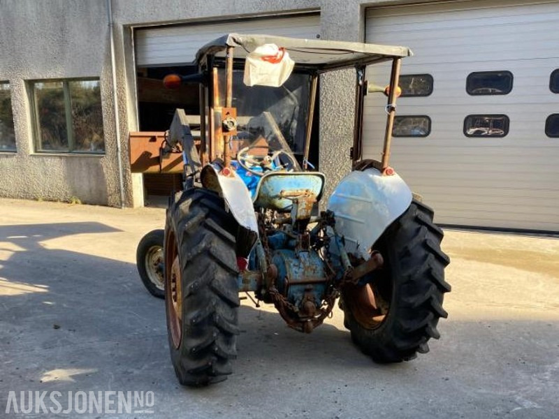 Ford 2000 TRAKTOR MED LASTER SKUFFE KRAFTUTTAK OG 3 PUNKT - Трактор: снимка 4 Ford 2000 TRAKTOR MED LASTER SKUFFE KRAFTUTTAK OG 3 PUNKT - Трактор: снимка 4