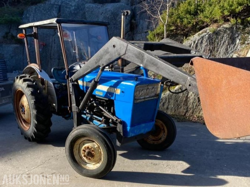 Ford 2000 TRAKTOR MED LASTER SKUFFE KRAFTUTTAK OG 3 PUNKT - Трактор: снимка 1 Ford 2000 TRAKTOR MED LASTER SKUFFE KRAFTUTTAK OG 3 PUNKT - Трактор: снимка 1