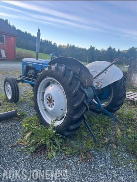 Ford dexta - Трактор: снимка 4 Ford dexta - Трактор: снимка 4