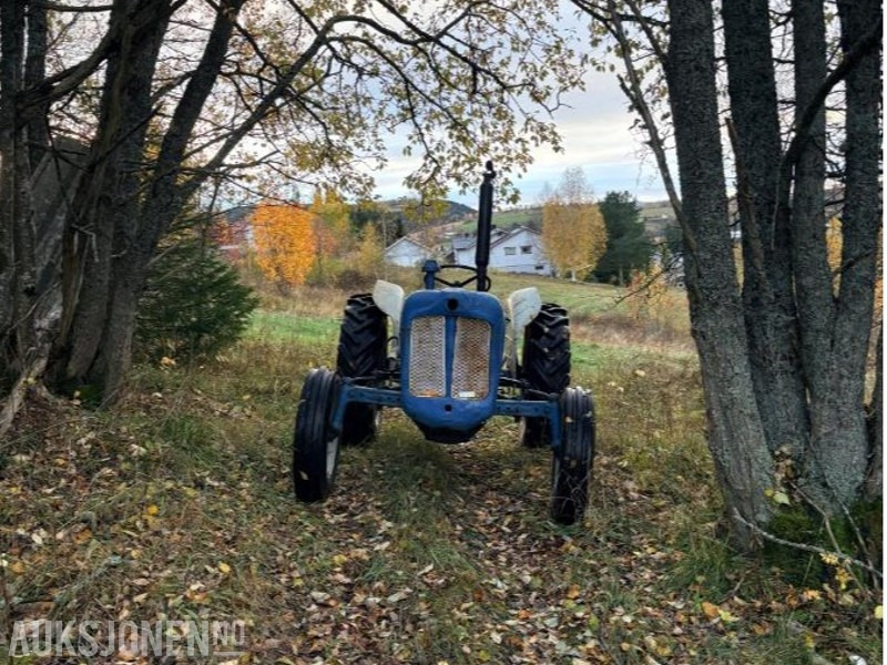 Ford dexta - Трактор: снимка 3 Ford dexta - Трактор: снимка 3