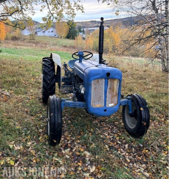 Ford dexta - Трактор: снимка 1 Ford dexta - Трактор: снимка 1