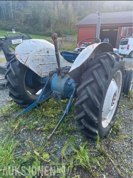 Ford dexta - Трактор: снимка 5 Ford dexta - Трактор: снимка 5