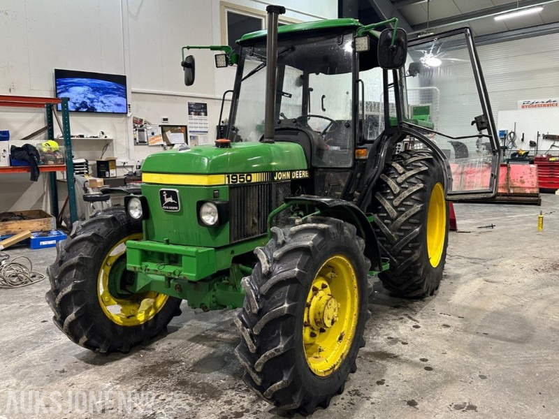 John Deere 1950 – 1988-modell – 46 hk – Starter og går – 4x4 – Med styringsdeler og kjettinger - Трактор: снимка 1 John Deere 1950 – 1988-modell – 46 hk – Starter og går – 4x4 – Med styringsdeler og kjettinger - Трактор: снимка 1