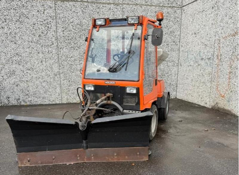 2002 Holder C240 Traktorregistrert redskapsbærer med 4x4 brøyteskjær og strøer - Комунална/ Специална техника: снимка 4 2002 Holder C240 Traktorregistrert redskapsbærer med 4x4 brøyteskjær og strøer - Комунална/ Специална техника: снимка 4