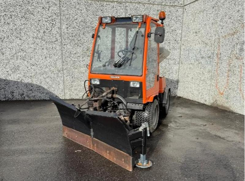 2002 Holder C240 Traktorregistrert redskapsbærer med 4x4 brøyteskjær og strøer - Комунална/ Специална техника: снимка 1 2002 Holder C240 Traktorregistrert redskapsbærer med 4x4 brøyteskjær og strøer - Комунална/ Специална техника: снимка 1