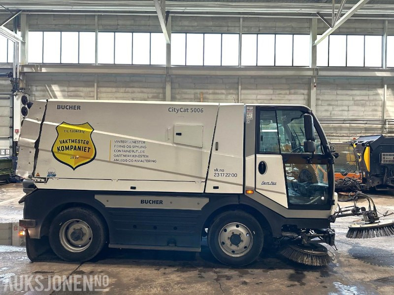 Bucher CityCat 5006 feiemaskin - 160 hk Iveco | Euro 6 | joystick | 4-hjulsstyring | høytrykk - Комунална/ Специална техника: снимка 4 Bucher CityCat 5006 feiemaskin - 160 hk Iveco | Euro 6 | joystick | 4-hjulsstyring | høytrykk - Комунална/ Специална техника: снимка 4