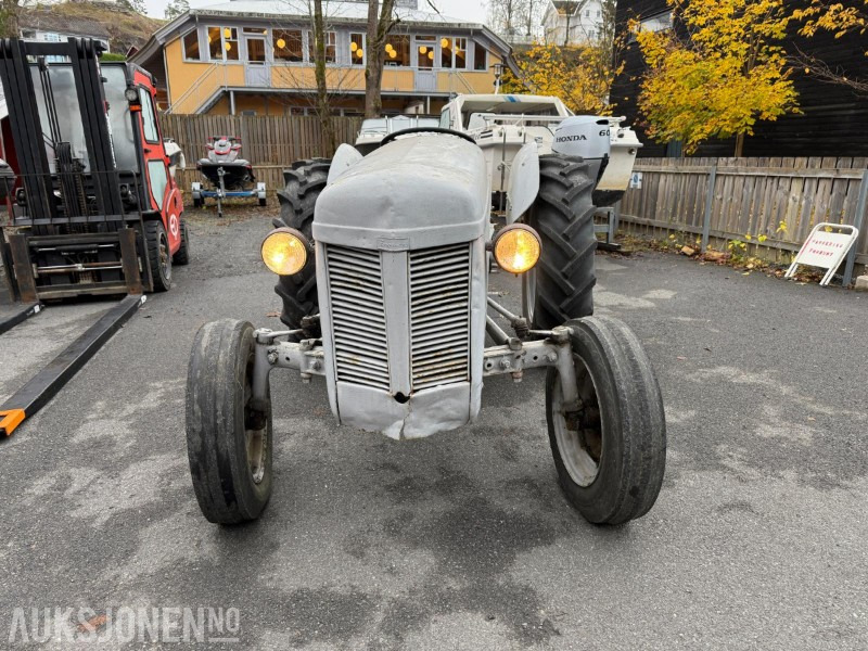 Massey Ferguson Gråtass - Трактор: снимка 2 Massey Ferguson Gråtass - Трактор: снимка 2