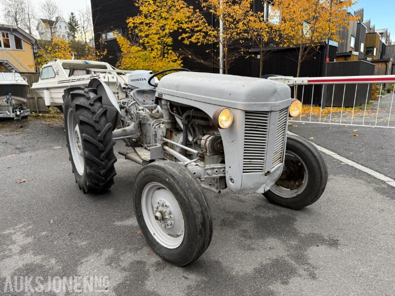 Massey Ferguson Gråtass - Трактор: снимка 3 Massey Ferguson Gråtass - Трактор: снимка 3