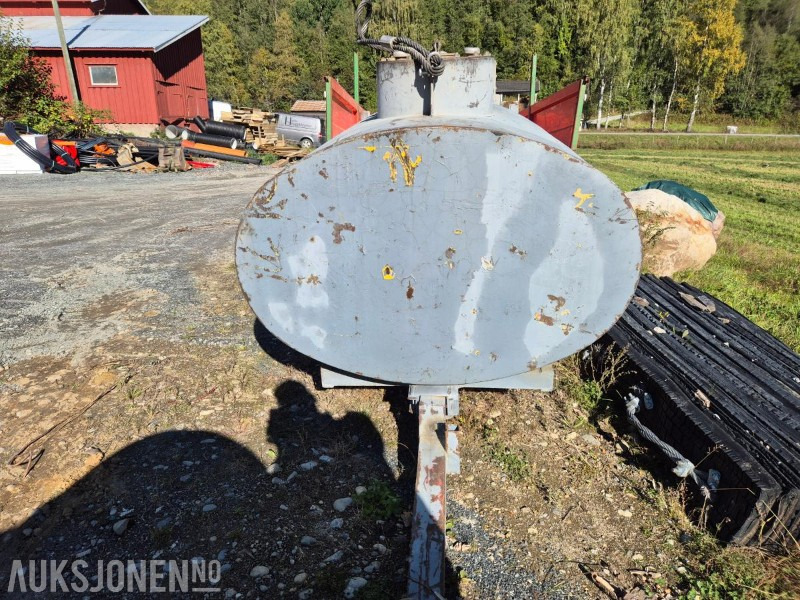 Mobil Dieseltank med hjulgang ca 1900 l - Строително оборудване: снимка 2 Mobil Dieseltank med hjulgang ca 1900 l - Строително оборудване: снимка 2