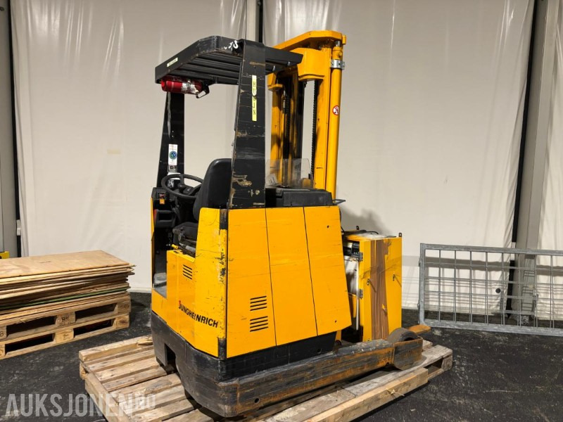 1990 Jungheinrich ETV A 13,5 Skyvemasttruck - Подемно-транспортна техника: снимка 1 1990 Jungheinrich ETV A 13,5 Skyvemasttruck - Подемно-транспортна техника: снимка 1