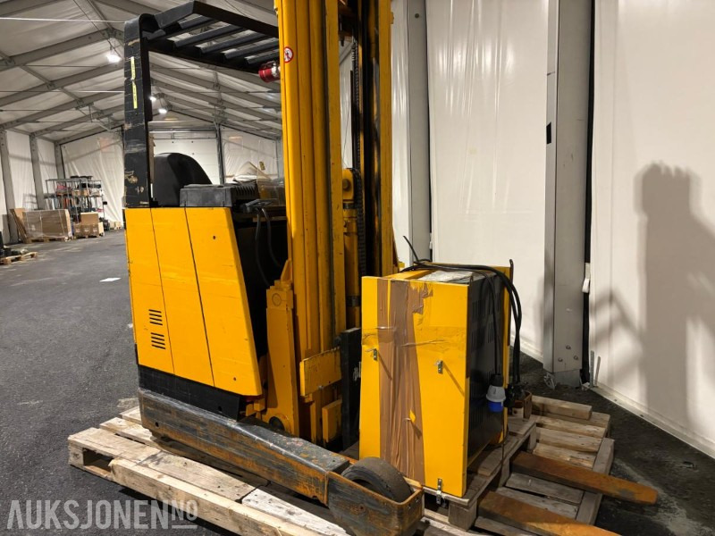 1990 Jungheinrich ETV A 13,5 Skyvemasttruck - Подемно-транспортна техника: снимка 2 1990 Jungheinrich ETV A 13,5 Skyvemasttruck - Подемно-транспортна техника: снимка 2