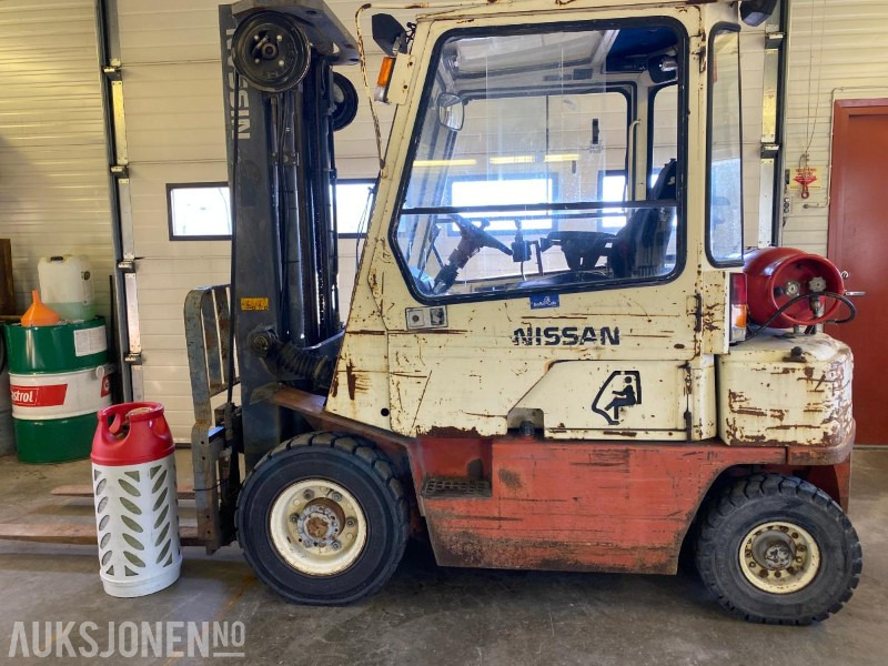 1994 Nissan propan Truck - Подемно-транспортна техника: снимка 1 1994 Nissan propan Truck - Подемно-транспортна техника: снимка 1