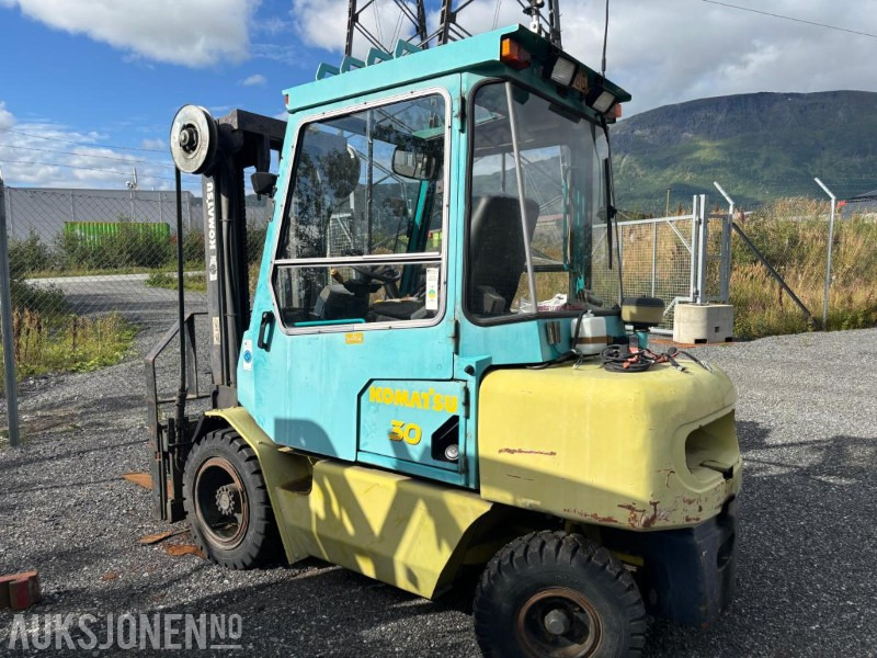 1996 Komatsu FD30T truck diesel - Подемно-транспортна техника: снимка 2 1996 Komatsu FD30T truck diesel - Подемно-транспортна техника: снимка 2