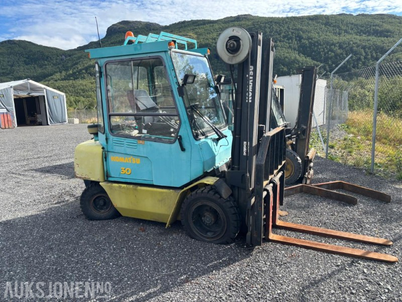 1996 Komatsu FD30T truck diesel - Подемно-транспортна техника: снимка 1 1996 Komatsu FD30T truck diesel - Подемно-транспортна техника: снимка 1