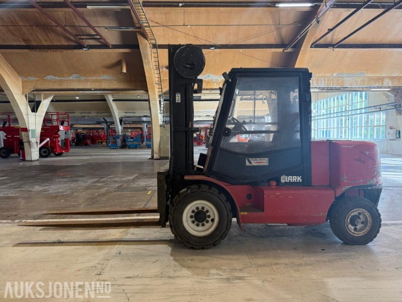 1998 Clark CDP50S gaffeltruck. - Подемно-транспортна техника: снимка 4 1998 Clark CDP50S gaffeltruck. - Подемно-транспортна техника: снимка 4