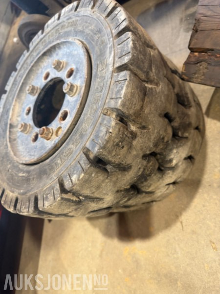 2000 Andre Super Elastic truckdekk – 4 stk - Подемно-транспортна техника: снимка 2 2000 Andre Super Elastic truckdekk – 4 stk - Подемно-транспортна техника: снимка 2