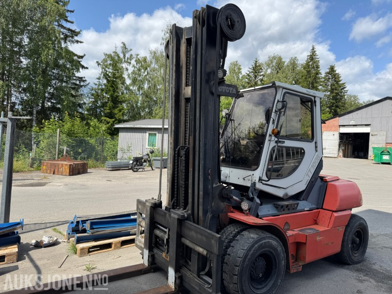 Подемно-транспортна техника 2000 Toyota 5FD70 TRUCK MED HIPPE TILT CABIN, LØFTEHØYDE 6000 MM: снимка 13