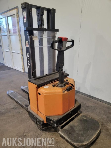 2000 Toyota Stabler - Подемно-транспортна техника: снимка 3 2000 Toyota Stabler - Подемно-транспортна техника: снимка 3