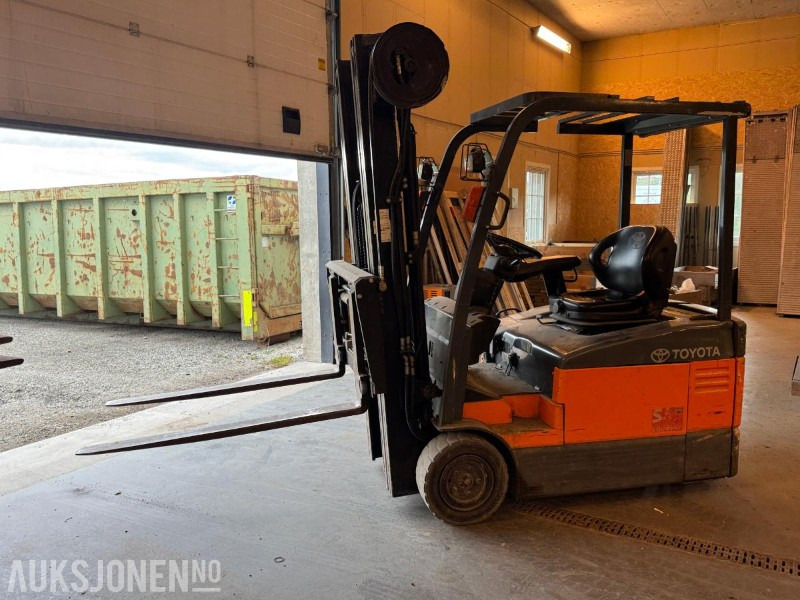 2005 Toyota 7FBEF15 gaffeltruck / 5 meter løftehøyde - Подемно-транспортна техника: снимка 1 2005 Toyota 7FBEF15 gaffeltruck / 5 meter løftehøyde - Подемно-транспортна техника: снимка 1