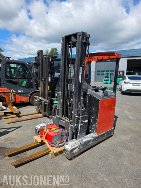 2008 BT RR B2 reach/støttebein truck - Подемно-транспортна техника: снимка 1 2008 BT RR B2 reach/støttebein truck - Подемно-транспортна техника: снимка 1