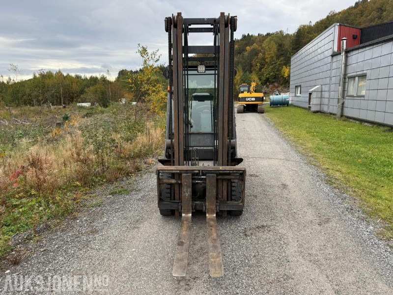 2010 Nissan Y1D2A25Q dieseltruck – 2,5 tonn, 4 m løftehøyde - Подемно-транспортна техника: снимка 3 2010 Nissan Y1D2A25Q dieseltruck – 2,5 tonn, 4 m løftehøyde - Подемно-транспортна техника: снимка 3